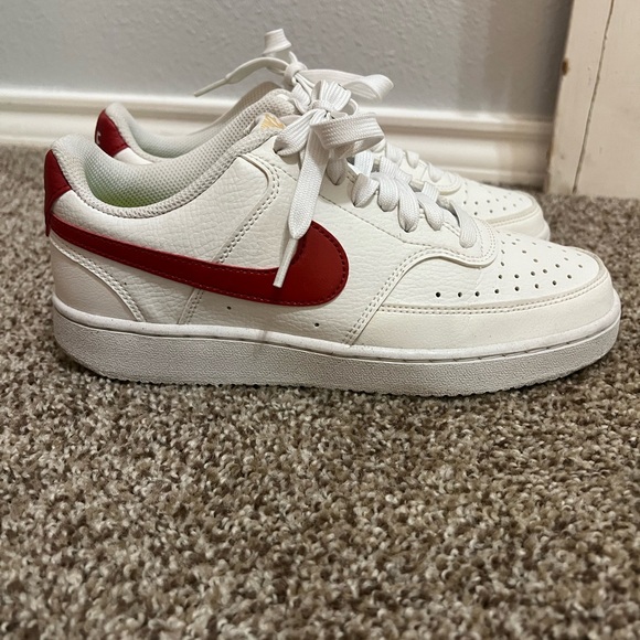 Nike tennis shoes size 7.5 - Picture 3 of 7